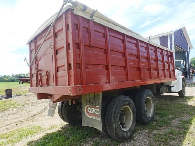Image of Chevrolet C65 equipment image 2