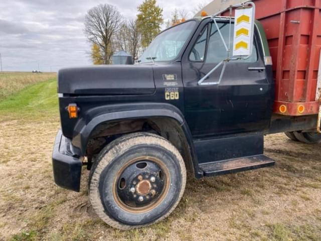 Image of Chevrolet C60 equipment image 3