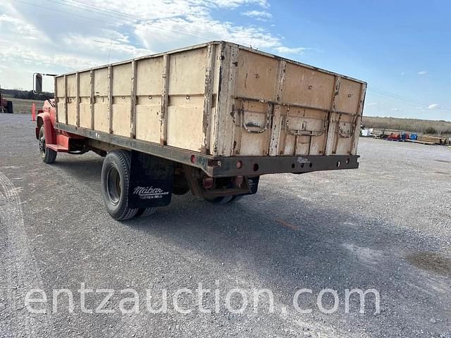 Image of Chevrolet C60 equipment image 3