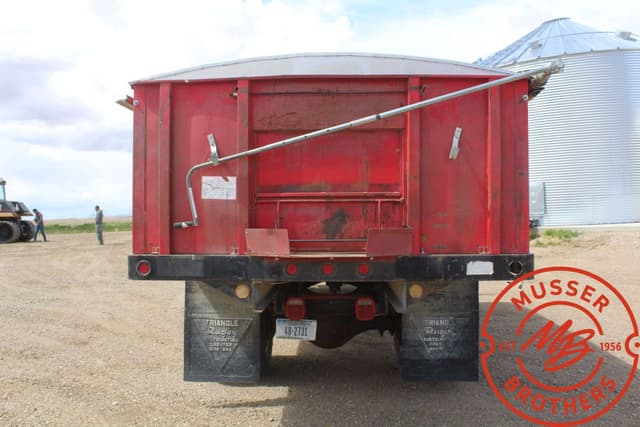 Image of Chevrolet C65 equipment image 3