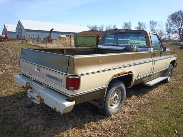 Image of Chevrolet Silverado K20 equipment image 4