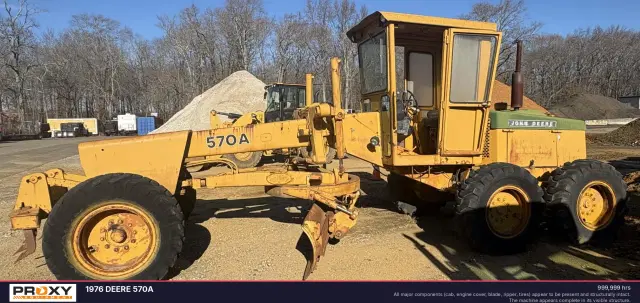 Image of John Deere 570A equipment image 1