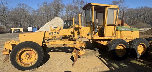 Image of John Deere 570A equipment image 1