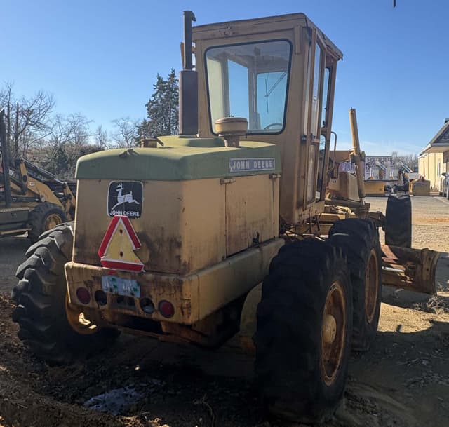Image of John Deere 570A equipment image 2