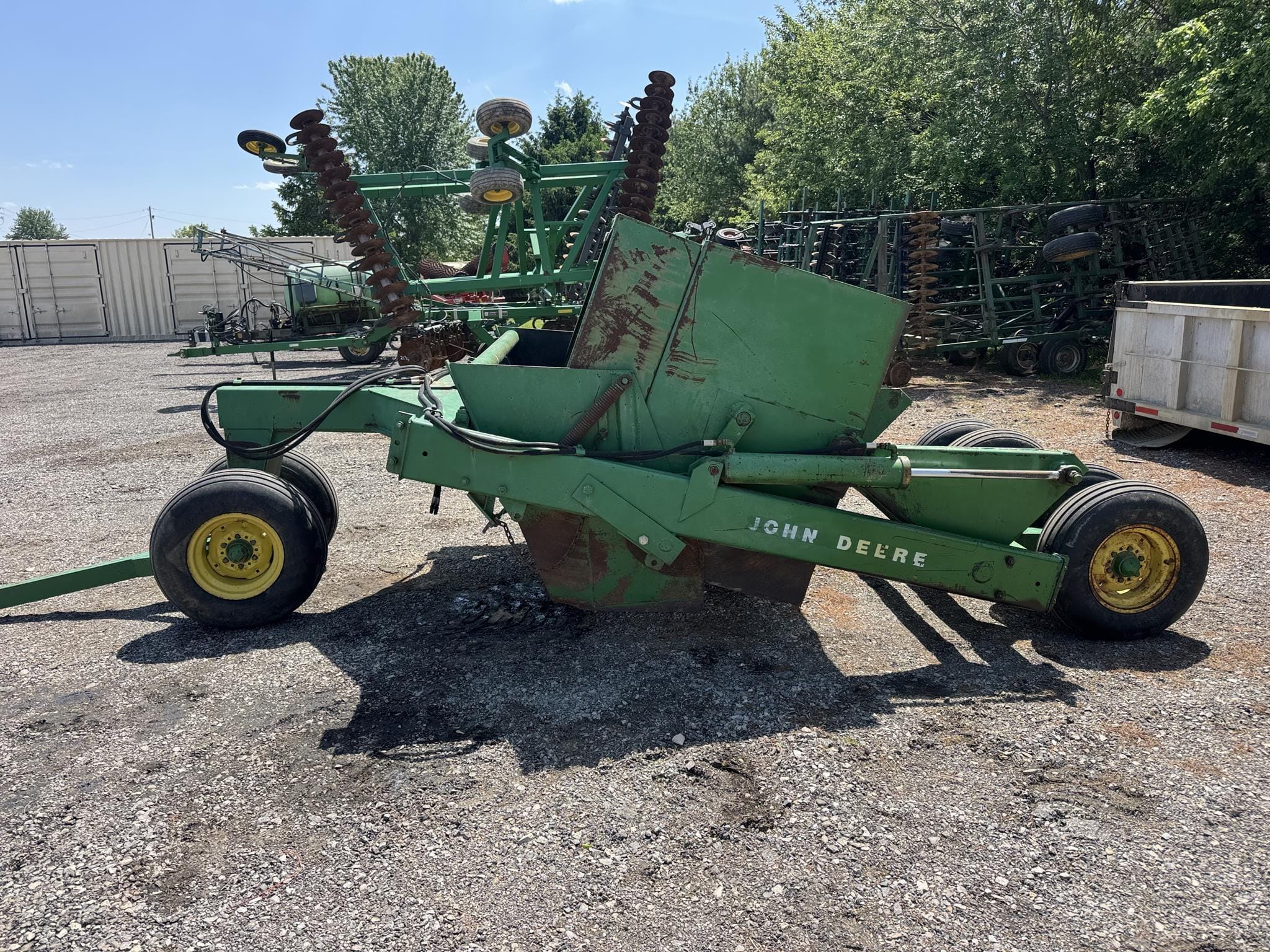 1976 John Deere 650 Equipment Image0