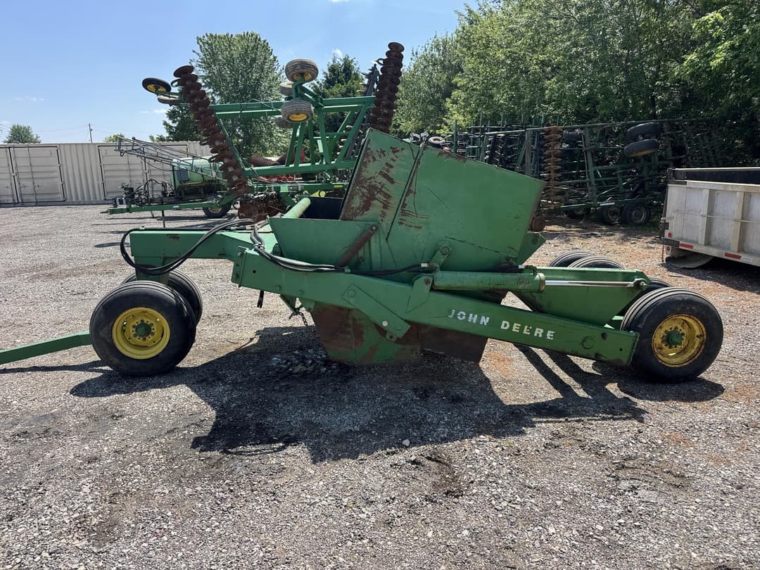 Image of John Deere 650 Primary image