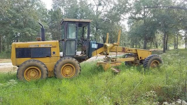 Image of John Deere 670 equipment image 1