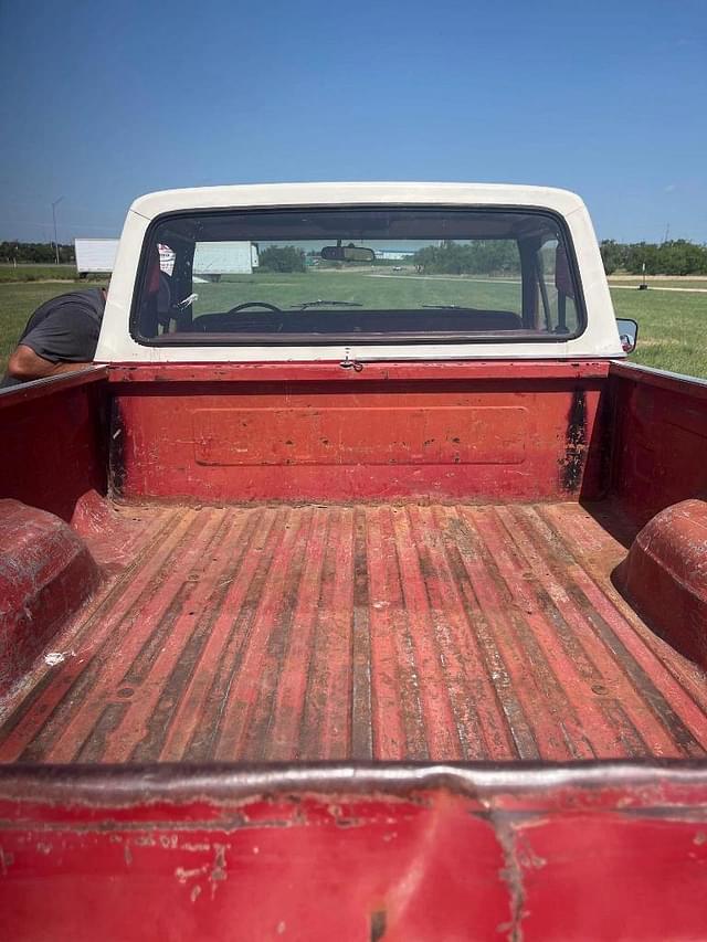 Image of Ford F-100 equipment image 4