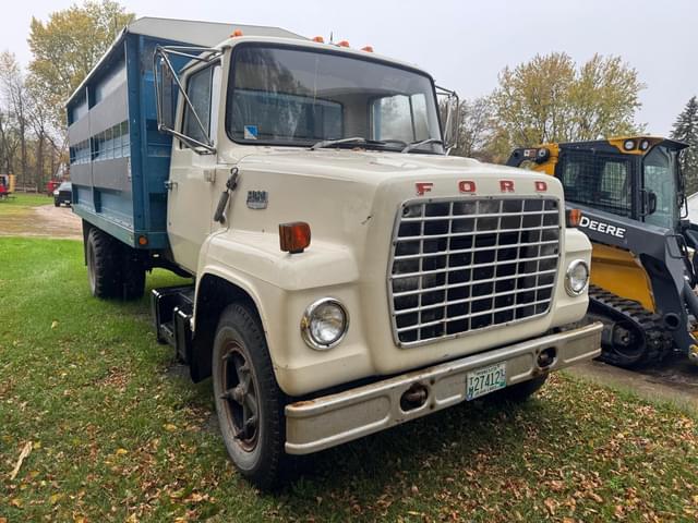 Image of Ford F-700 equipment image 1