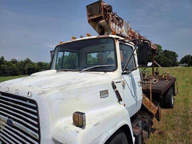 Image of Ford 7000 equipment image 2