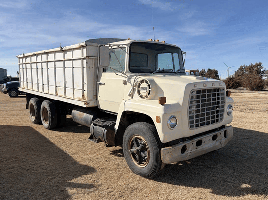 1976 Ford 800 Equipment Image0