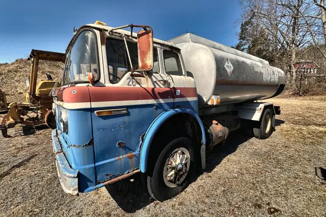 Image of Ford F-8000 equipment image 4