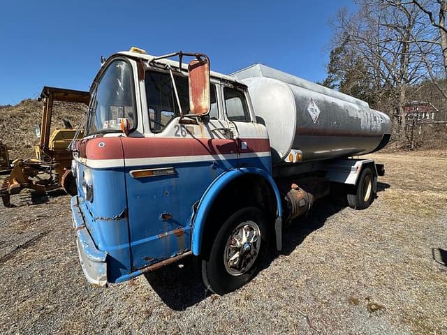 Image of Ford 8000 equipment image 4