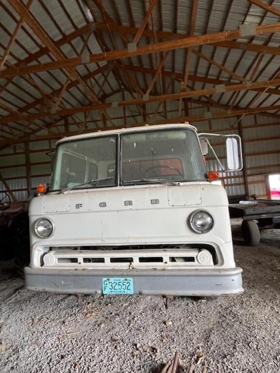 Image of Ford F-8000 equipment image 1