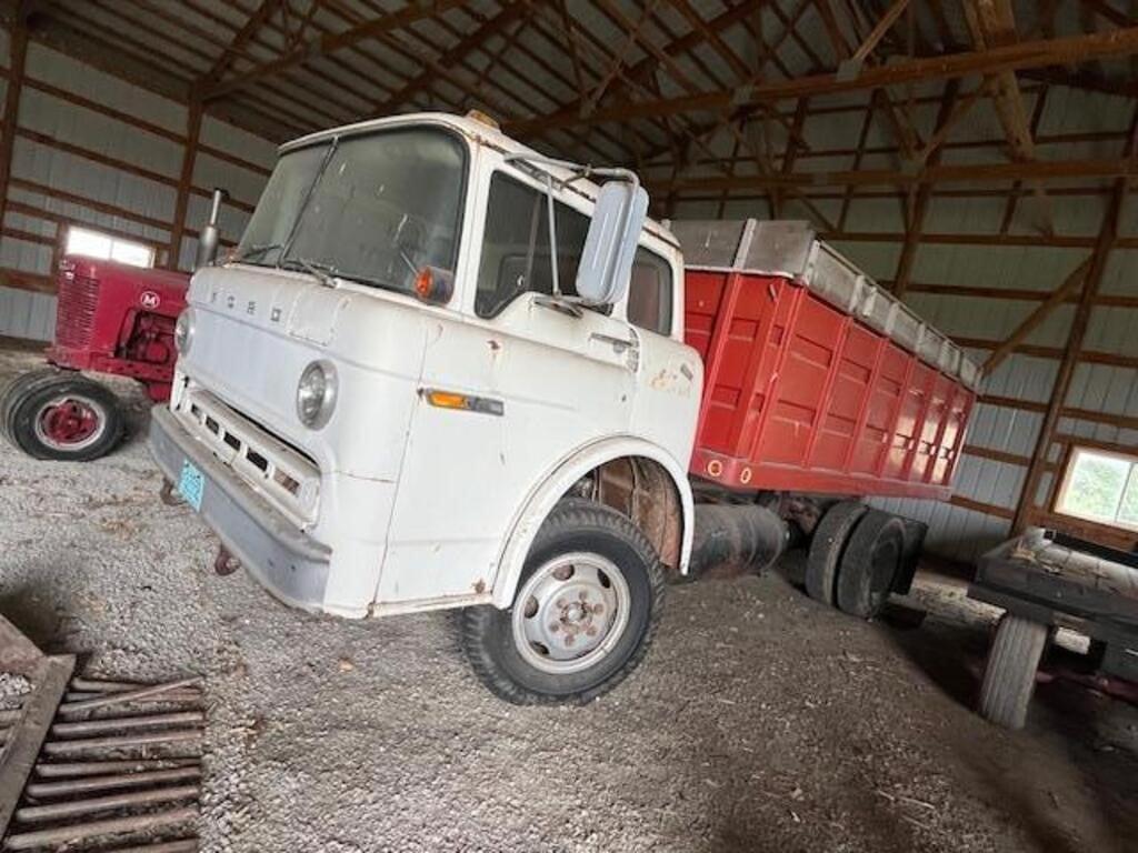Image of Ford F-8000 Primary image