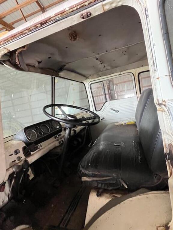 Image of Ford F-8000 equipment image 3