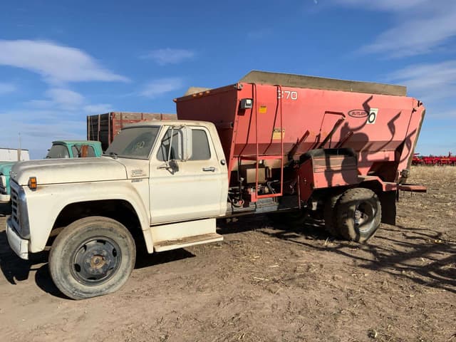Image of Ford F-600 equipment image 3