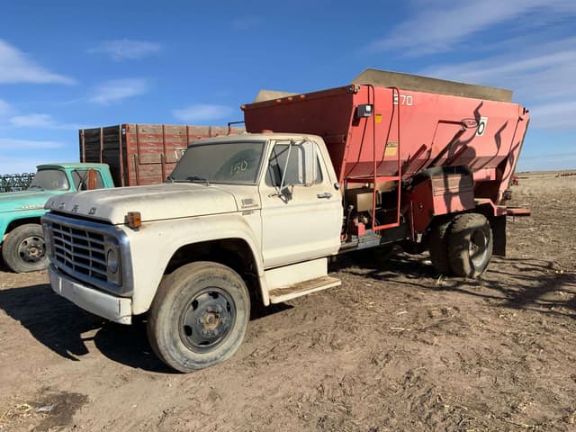 Image of Ford F-600 equipment image 2