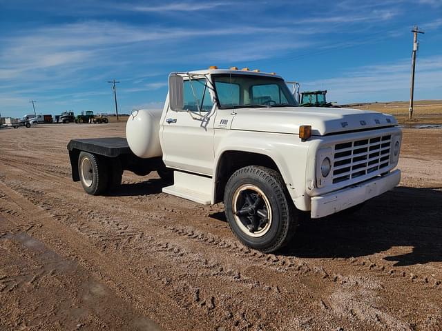 Image of Ford F-700 equipment image 1