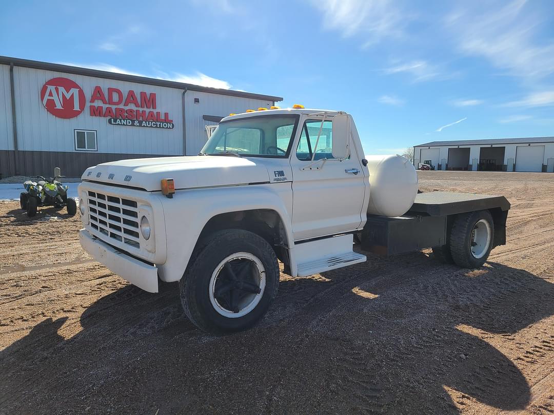 Image of Ford F-700 Primary image