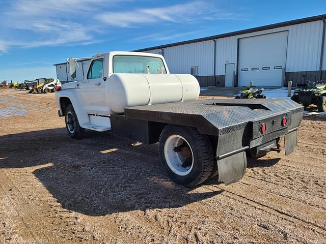 Image of Ford F-700 equipment image 3