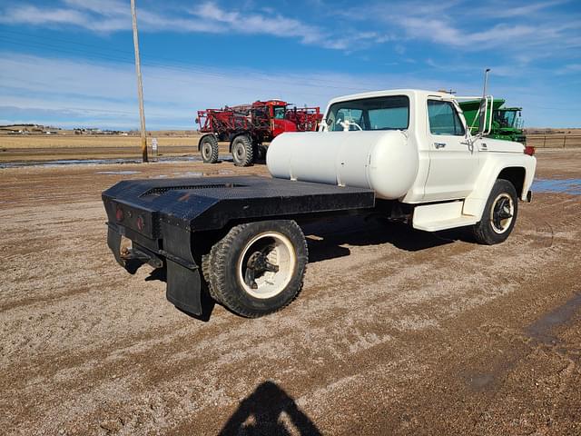 Image of Ford F-700 equipment image 2