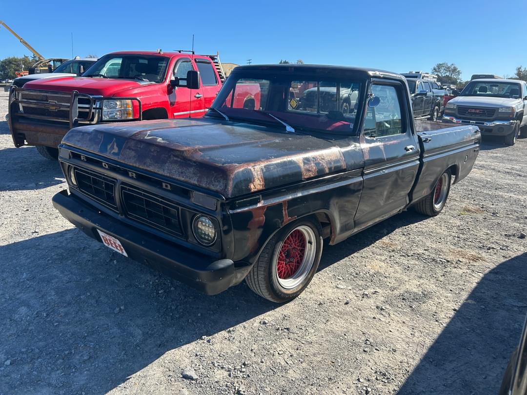 Image of Ford F-100 Primary image