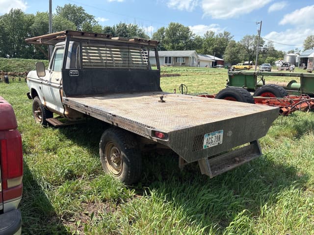 Image of Ford F-250 equipment image 3