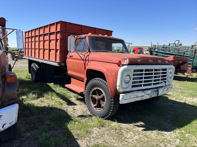 Image of Ford F-600 equipment image 2