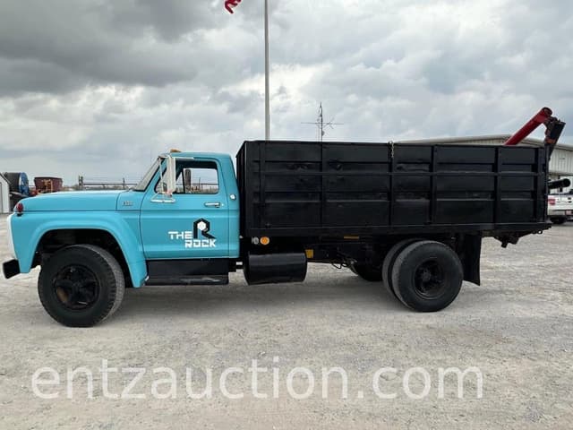 Image of Ford F-600 equipment image 2