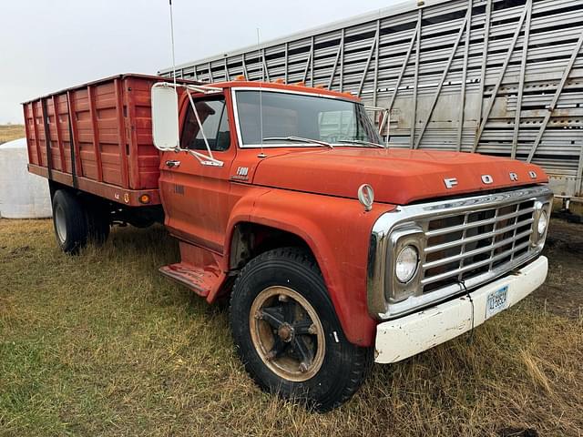 Image of Ford F-600 equipment image 2