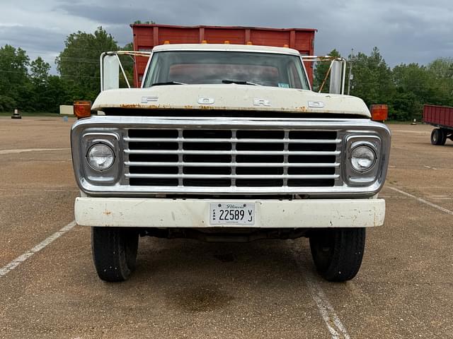 Image of Ford F-600 equipment image 2