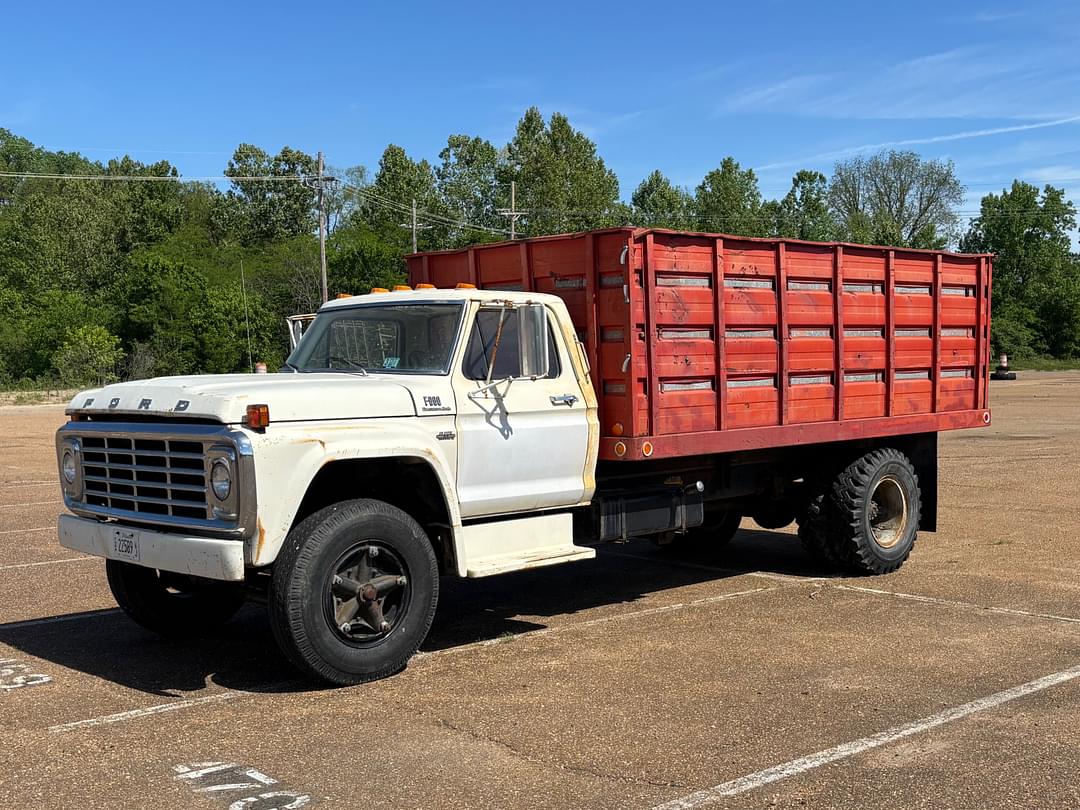 Image of Ford F-600 Primary image
