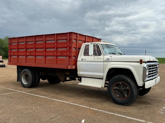 Image of Ford F-600 equipment image 4