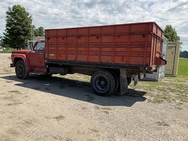 Image of Ford F700 equipment image 1