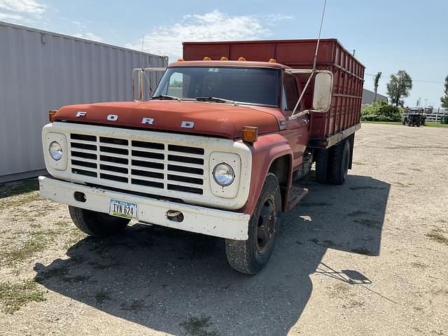 Image of Ford F700 equipment image 4