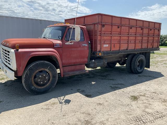 Image of Ford F700 equipment image 3