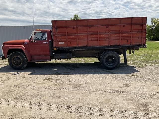 Image of Ford F700 equipment image 2