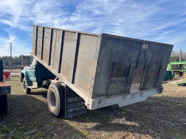 Image of Ford F-700 equipment image 3