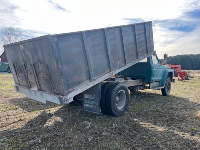 Image of Ford F-700 equipment image 2