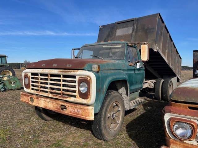 Image of Ford F-700 equipment image 1