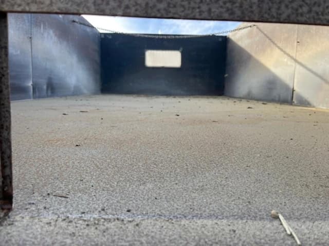 Image of Ford F-700 equipment image 4