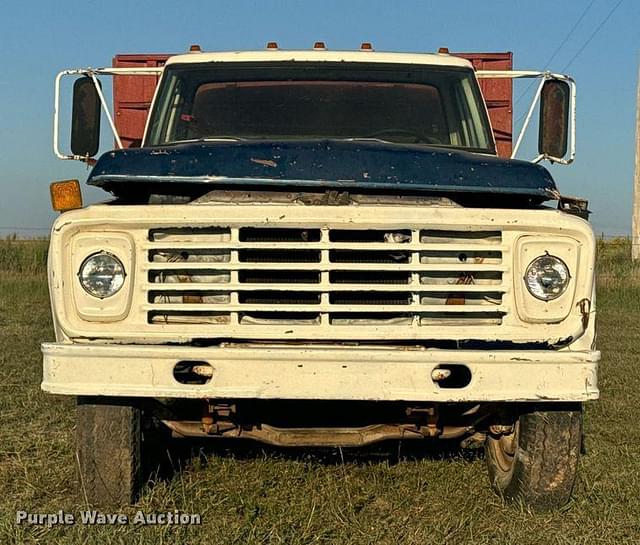 Image of Ford F-700 equipment image 1