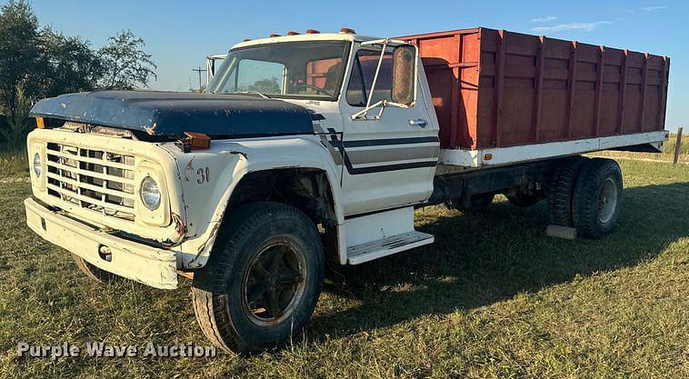 Image of Ford F-700 Primary image