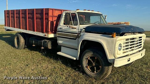 Image of Ford F-700 equipment image 2