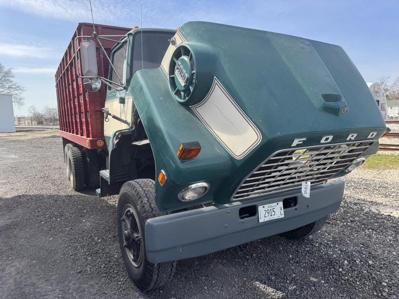 1976 Ford F-800 Equipment Image0