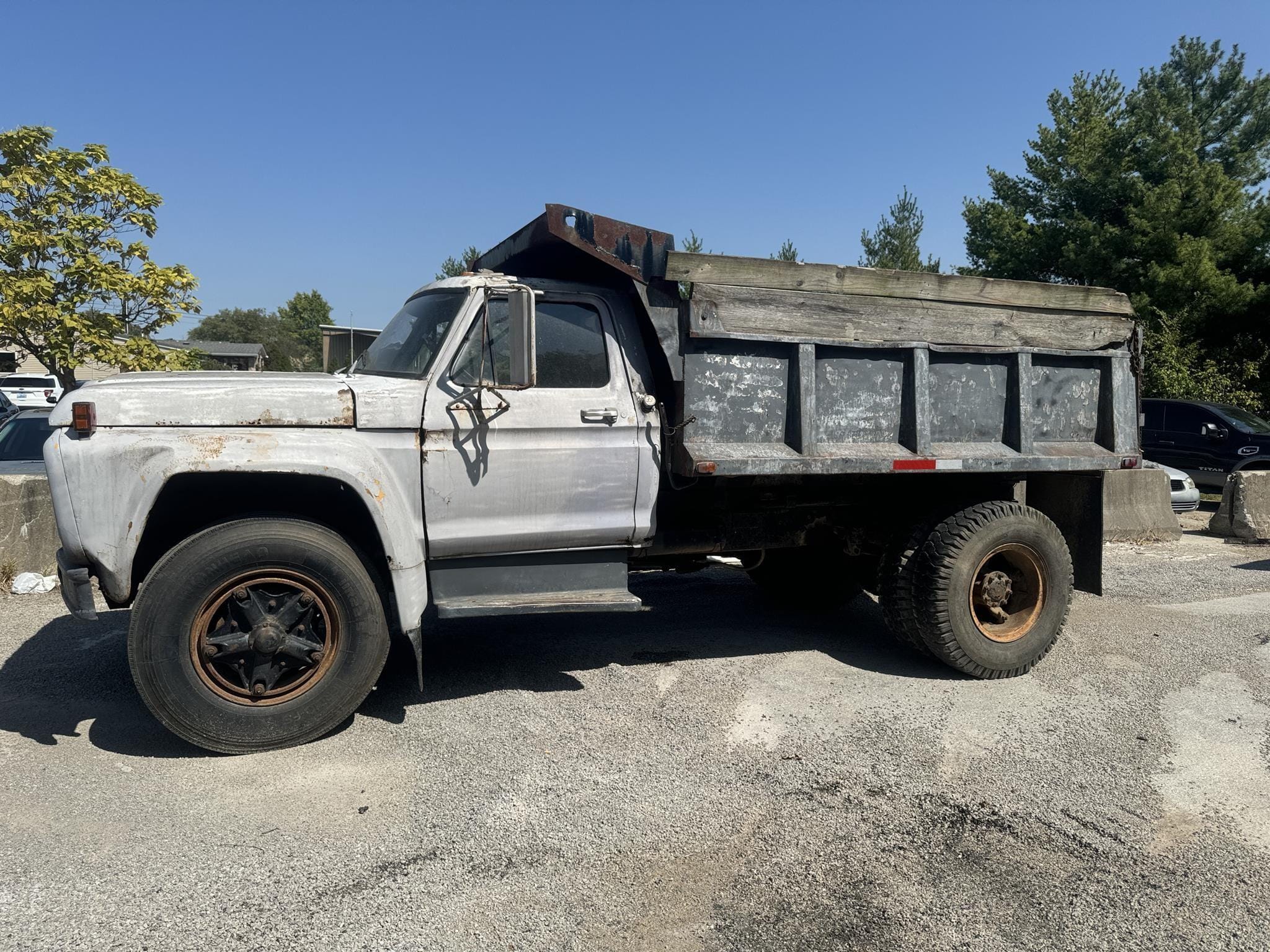 1976 Ford F-800 Equipment Image0