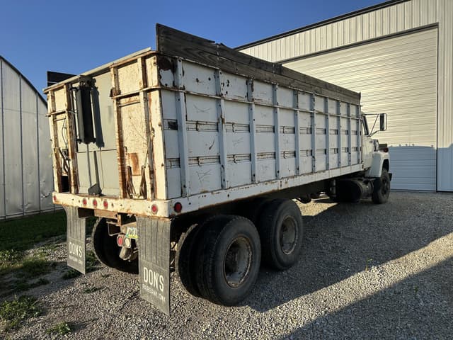 Image of Ford L9000 equipment image 4