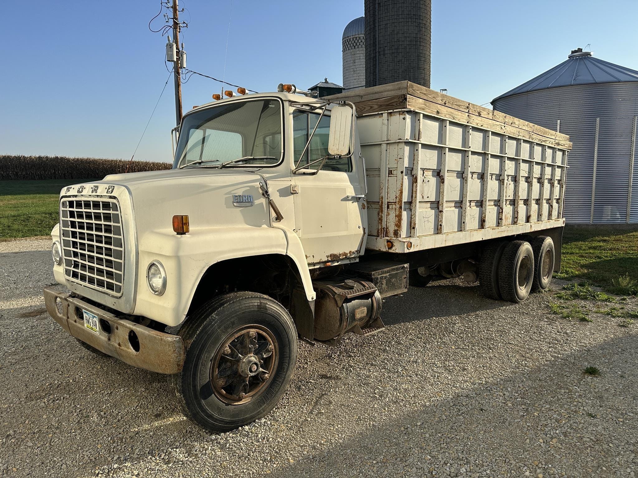 1976 Ford L9000 Equipment Image0