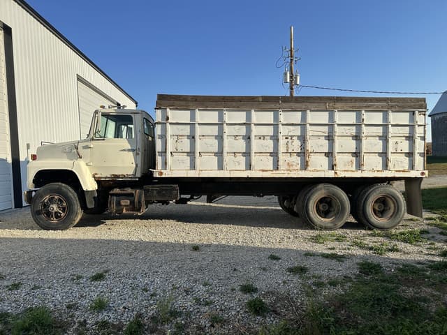 Image of Ford L9000 equipment image 1